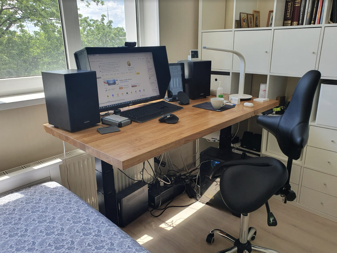 Черный фрейм «SHAPDESK U2» + cтолешница OSMO 3028