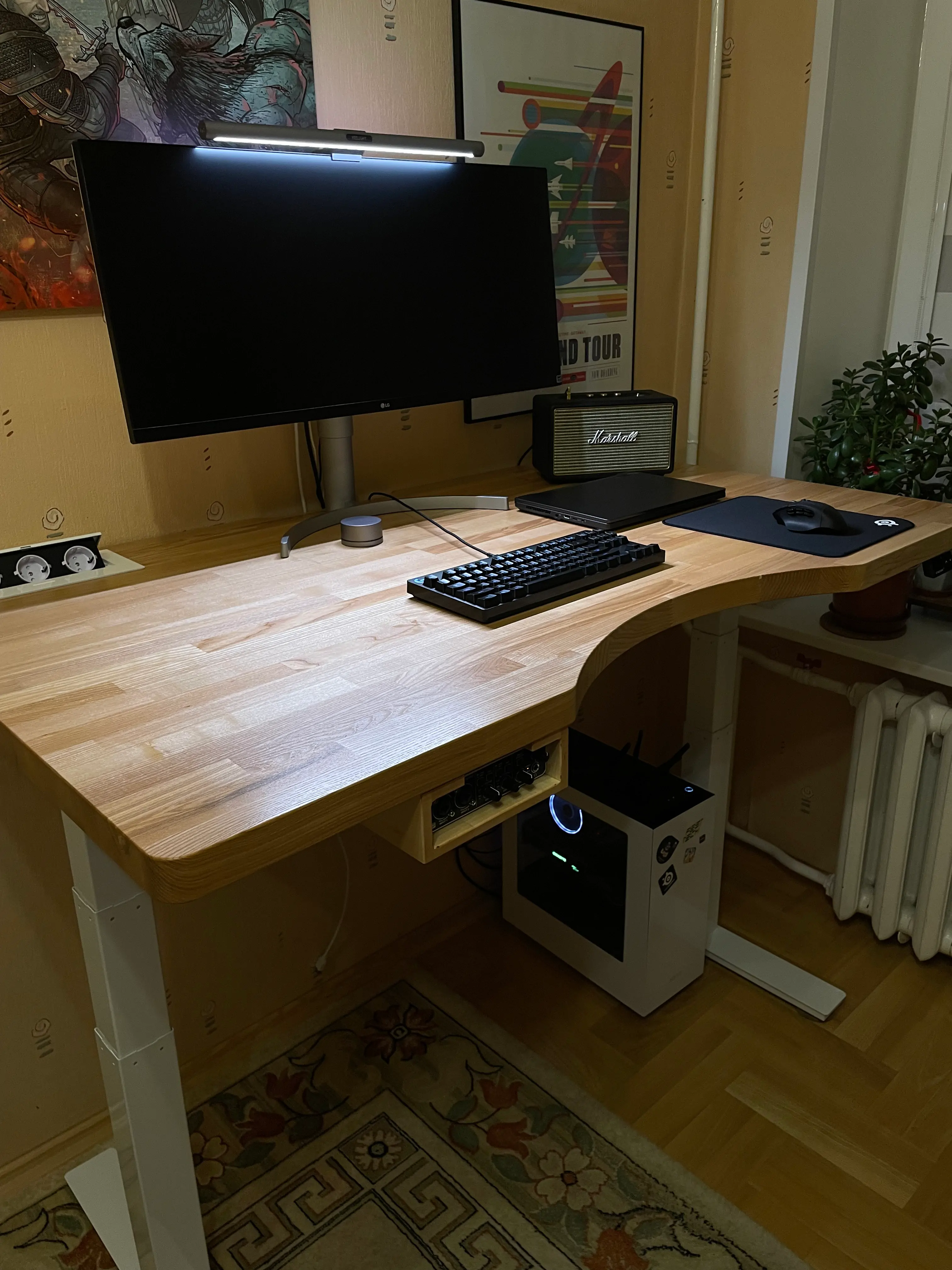 Белый фрейм «SHAPDESK U2» + cтолешница OSMO 3028 с эргономичный вырезом
